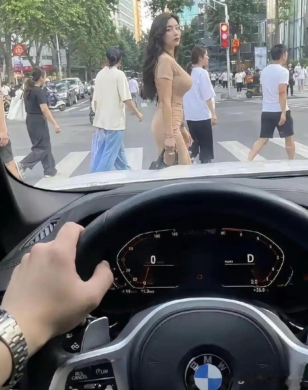 鸣个笛而已，尴尬现场[捂脸]
