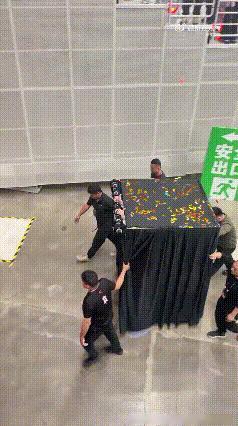 这是有什么见不得人的吗
遮遮掩掩的
是不是太把自己当回事了[笑哭]