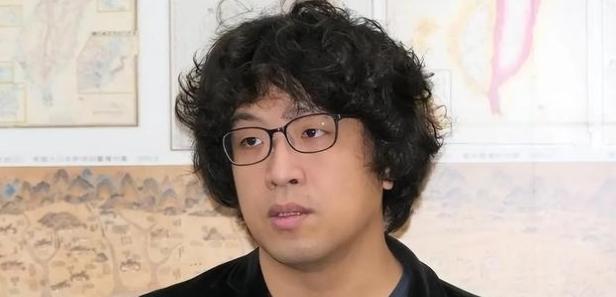 台湾企业金峰卤肉饭在上海开设首店赚钱，结果被广大清醒网民举报挺独。如贴图：公开支