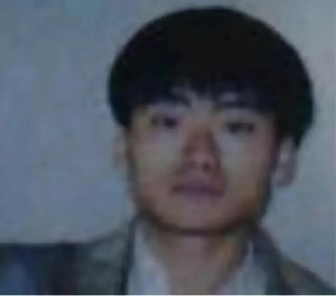 1995年，韩国女老板逼迫中国员工下跪。突然，一个河南小伙却愤怒喊道：“你凭什么