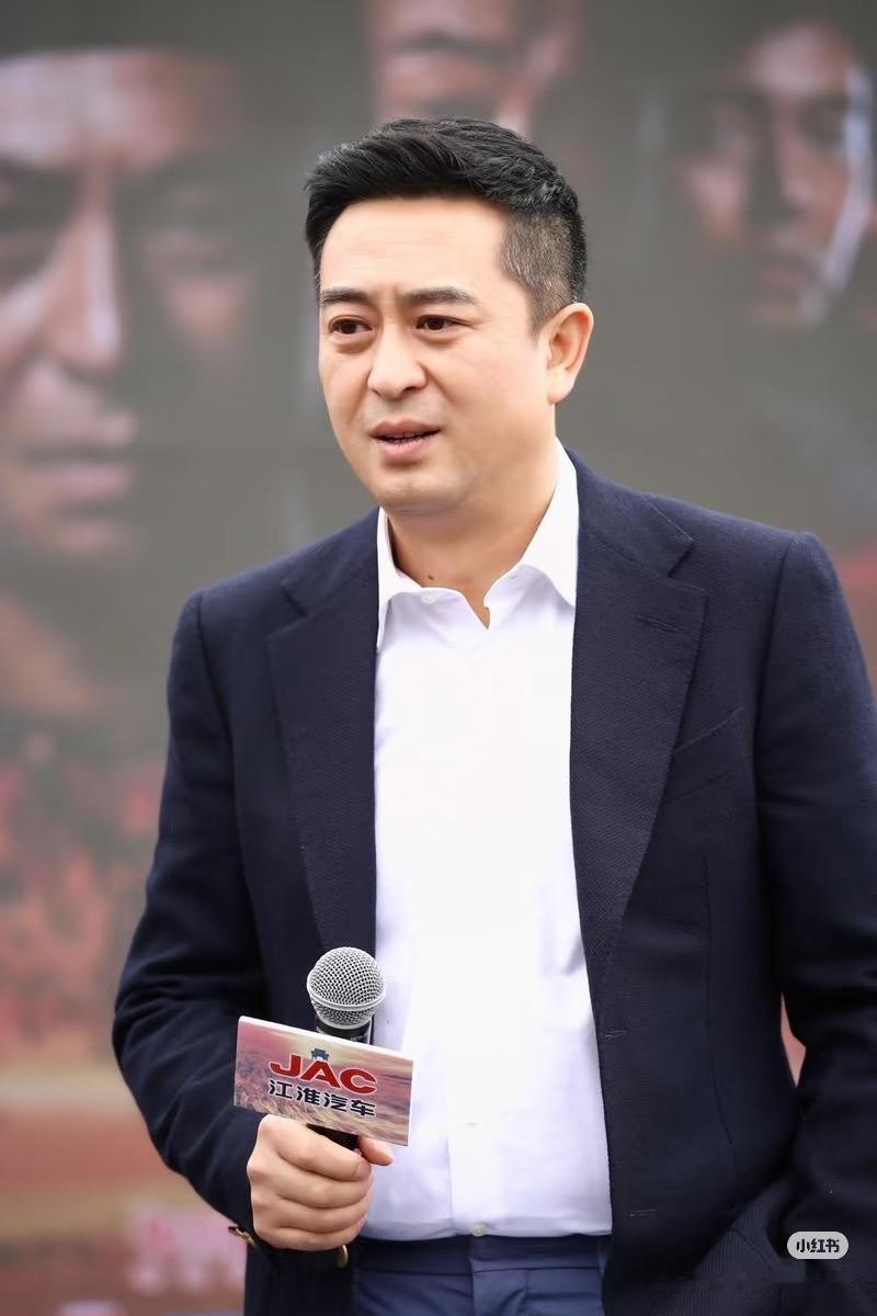 56岁的张嘉译 给所有影视从业者提了一个醒 可以压缩非必要制作成本，可以选用自带