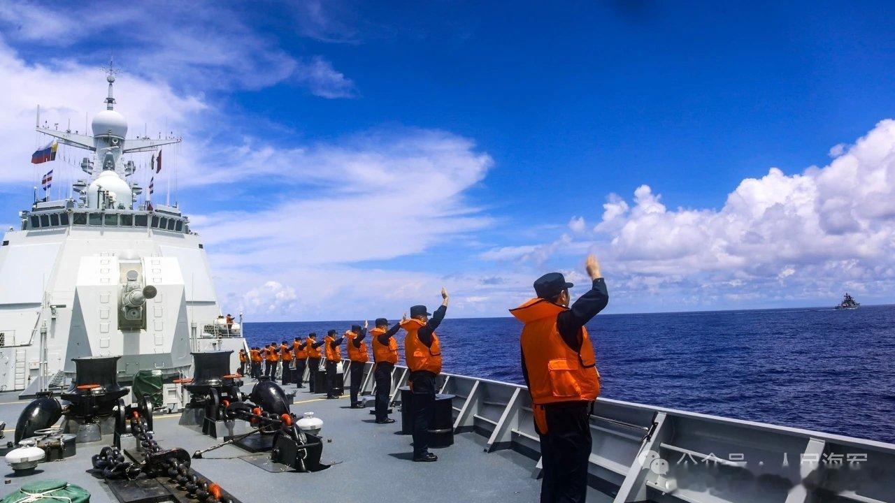 【中俄海军第5次海上联合巡航圆满结束】北京时间8月20日上午中俄舰艇编队位西太平