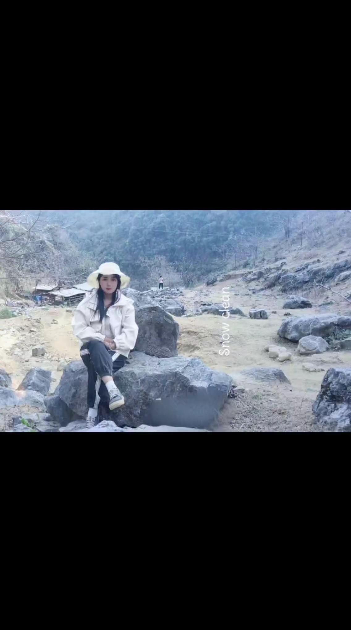 晒出你拍的山顶的风景 这是一种很新的爬山方式 登上山顶看美景不一样的感觉