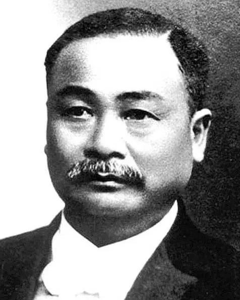 1912年，詹天佑修铁路时月薪1000两银子，按现在的物价算大概21万，养10个