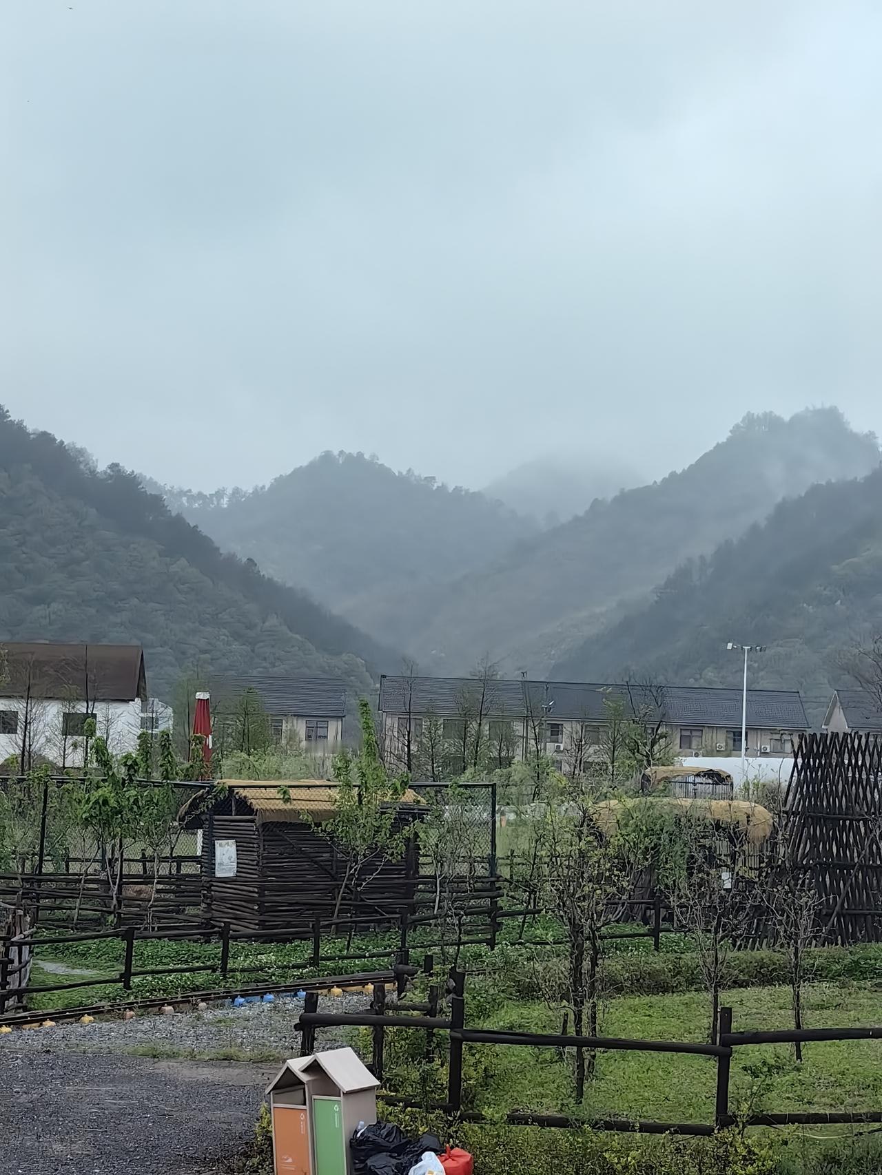 对下午走势的预判
    上午A股这走势有点闹心啊。上证指数收盘4043.45点