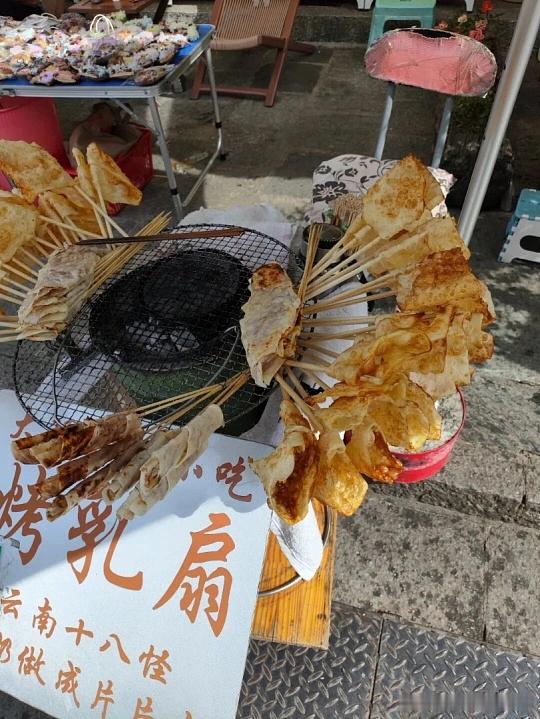 九月奔赴大理，把日子交给苍山洱海🌤️入秋的大理，是治愈感拉满的模样。天空澄澈透