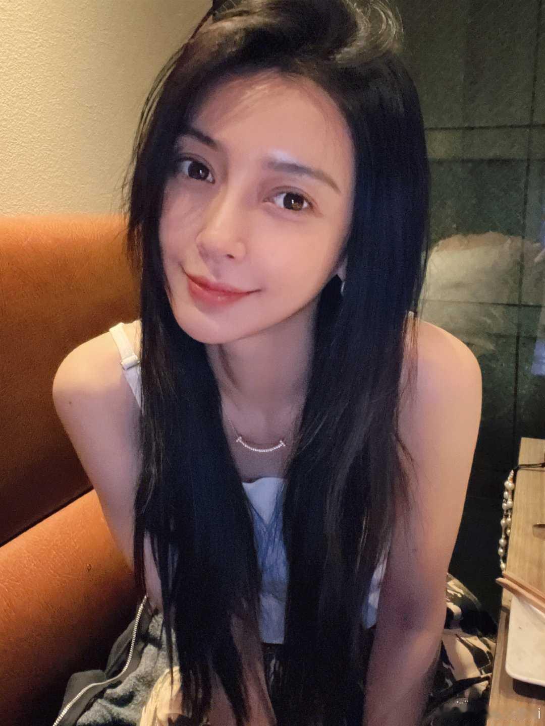 angelababy angelababy“像光驱散黑暗神明降临人间你出现在我的
