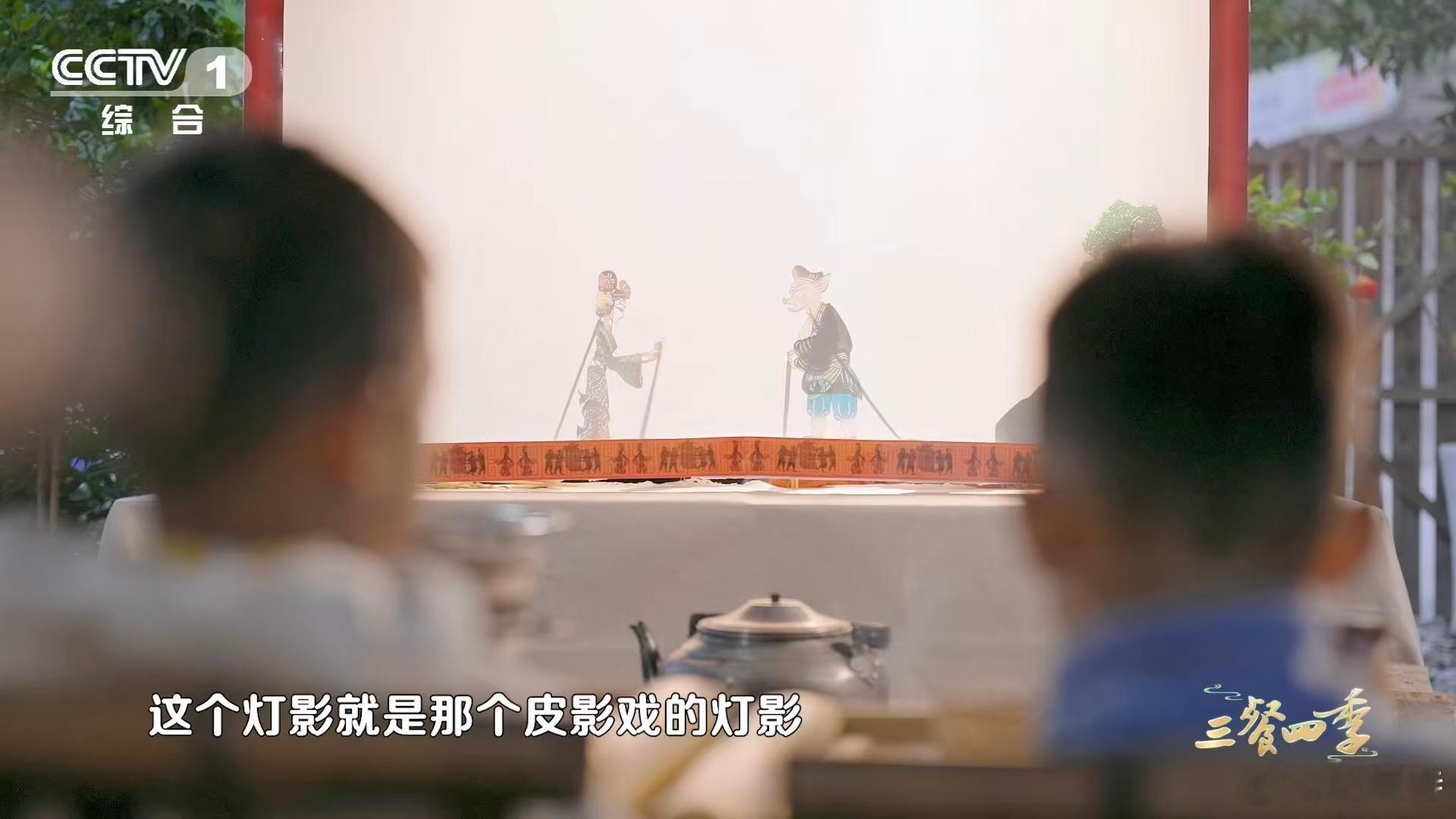 薄可透光的牛肉是怎么做到的 薄可透光的牛肉，简直是刀工界的“天花板”！师傅逆着牛