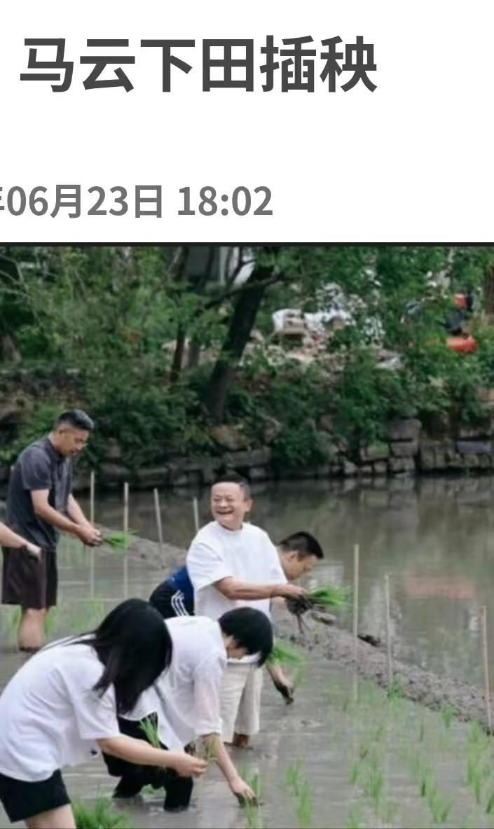 有人说，他是在作秀，

有人说，他是在身体力行，体验生活，接地气。

还有人说，