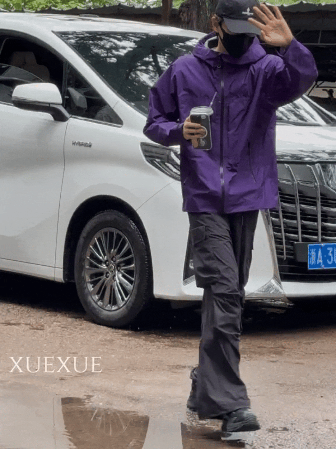还以为今天完美躲避了水坑，合着躲过了大的没躲过小的