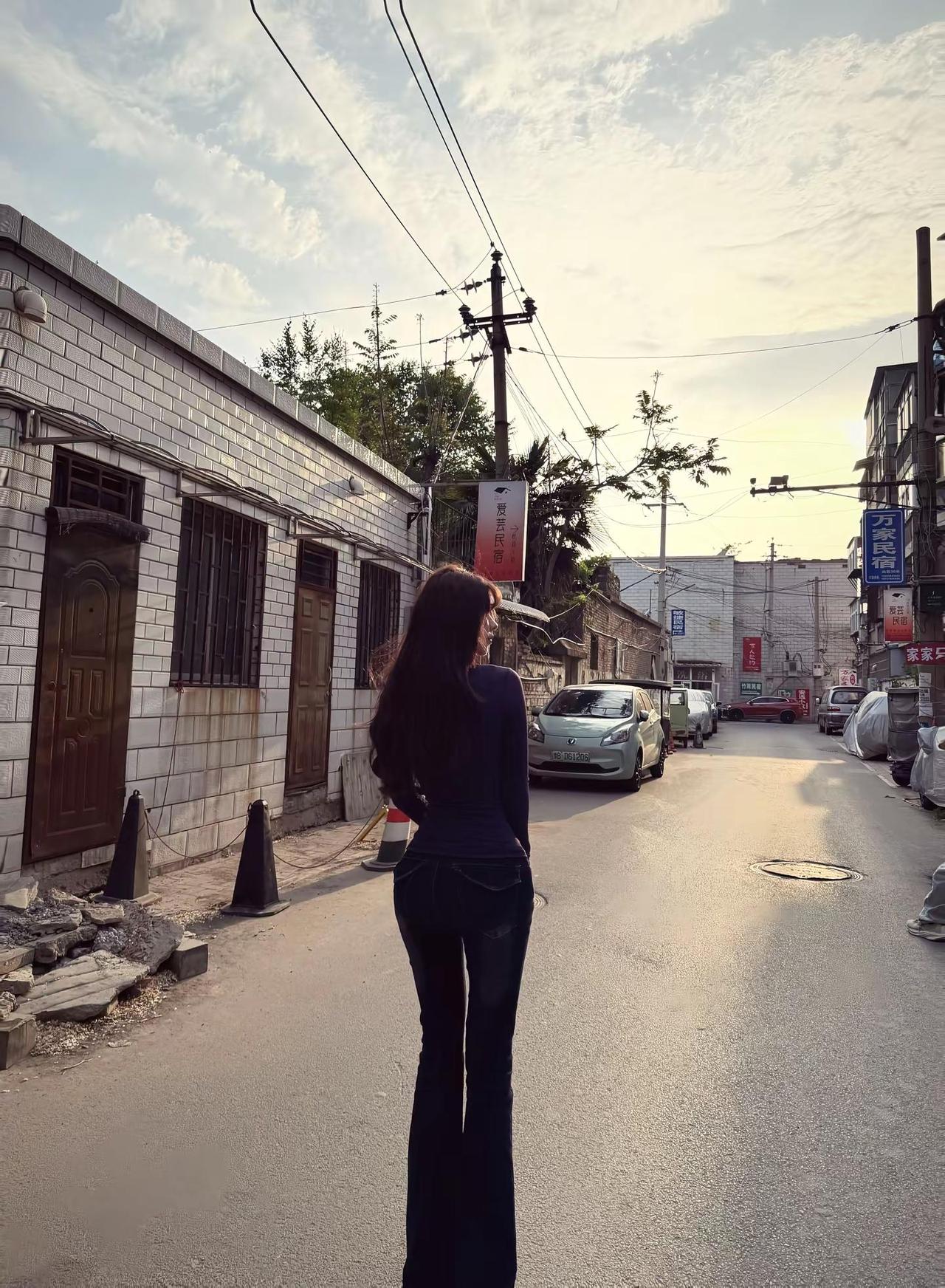 那天我经过一片花园ootd街道 小巷穿搭 她的背影