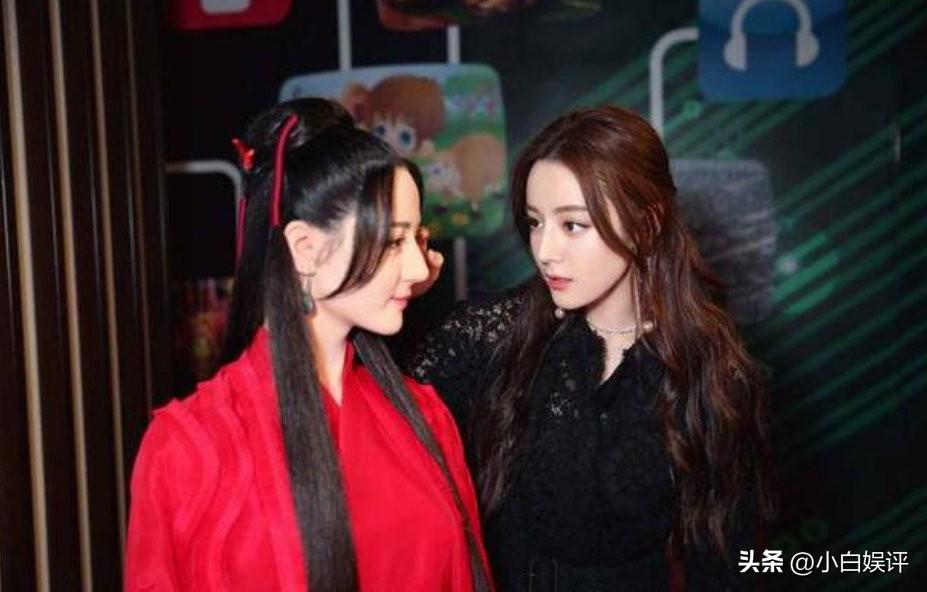 迪丽热巴的首尊蜡像于2018年入驻武汉杜莎夫人蜡像馆，其造型源自她当时的热播剧《