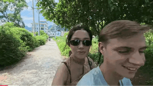 我的天呐！一点羞耻心都没有啊！这个外国佬都把她卖了，应该不会娶她带她去英国吧！不