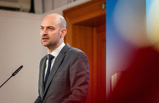 离谱又现实！法国外长公开喊话，直言加拿大未来有望加入欧盟，芬兰立马跟风撺掇，可没