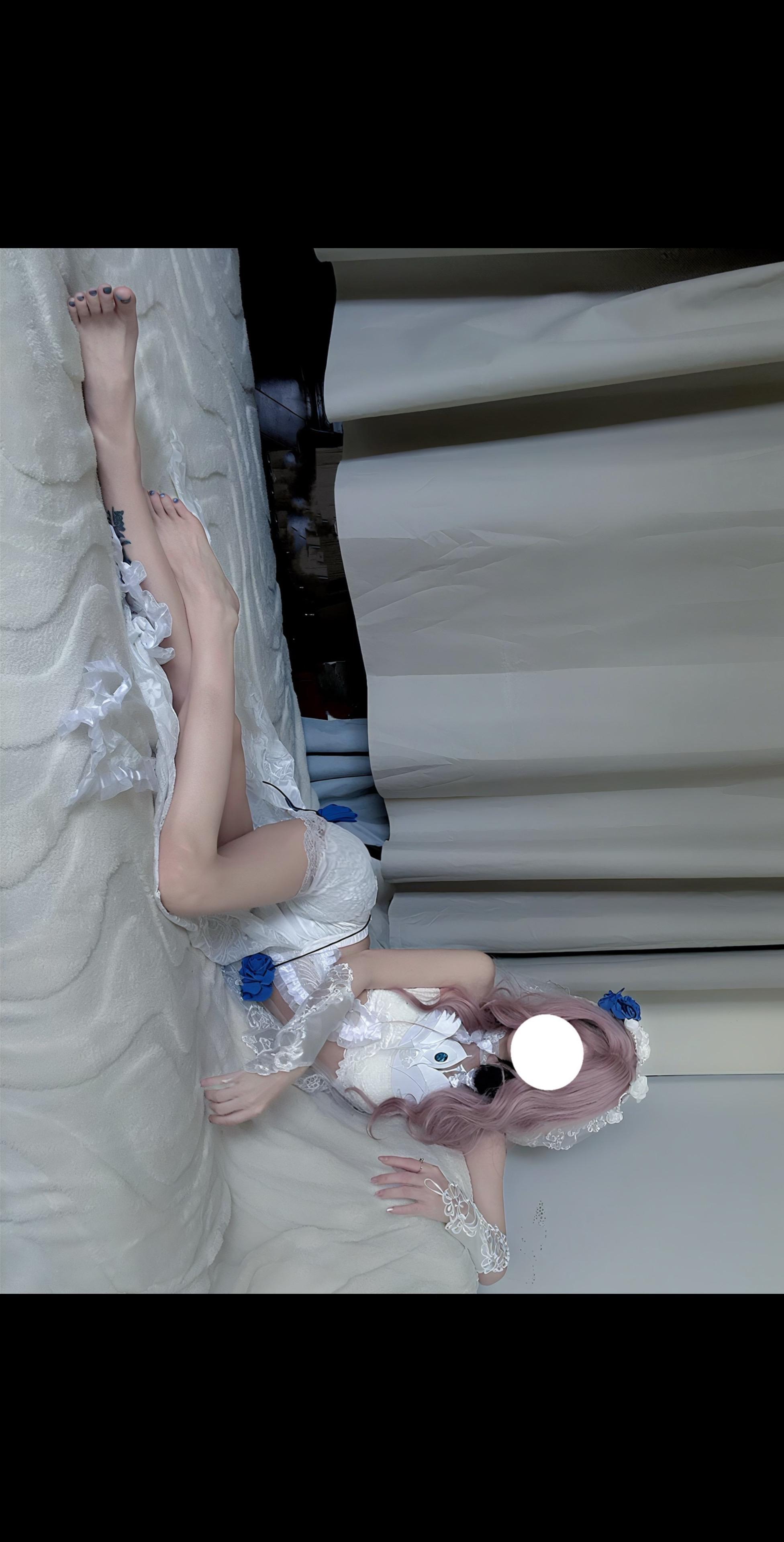 她自以为的天命爱人如蝗虫过境，将她的人生席卷的七零八落