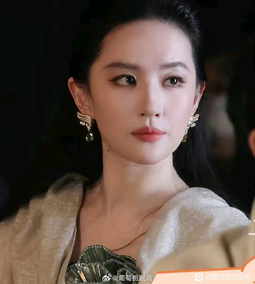 以后别再说刘亦菲是美女，你是不知道，称她为“神仙姐姐”才是名副其实！亲眼见到本人