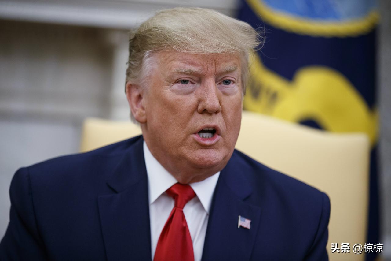 这俩黄毛癫公都是双子座的，“能言善辩、巧舌如簧”。

唐纳德·特朗普，1946年