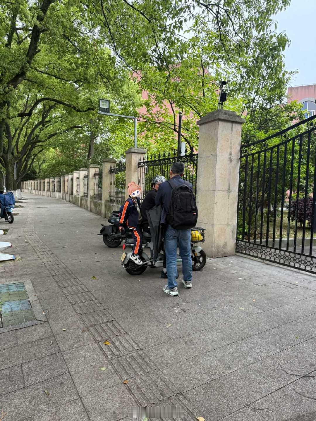 学校组织体检抽血未通知家长鄞州区教育局回应 4月14日，宁波鄞州区行知实验小学未