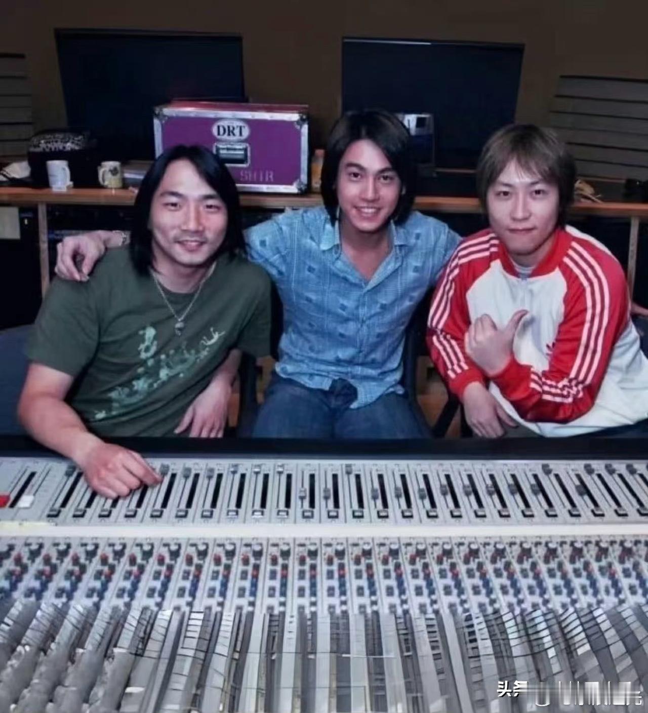 50岁的阿信
告诉所有人一个道理
那就是永远不要去动别人的蛋糕
阿信作为花样男子