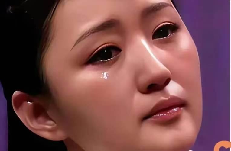 当年火遍大江南北的甜歌玉女杨钰莹后悔了，一步踏错终身错，人生没有后悔药。
   