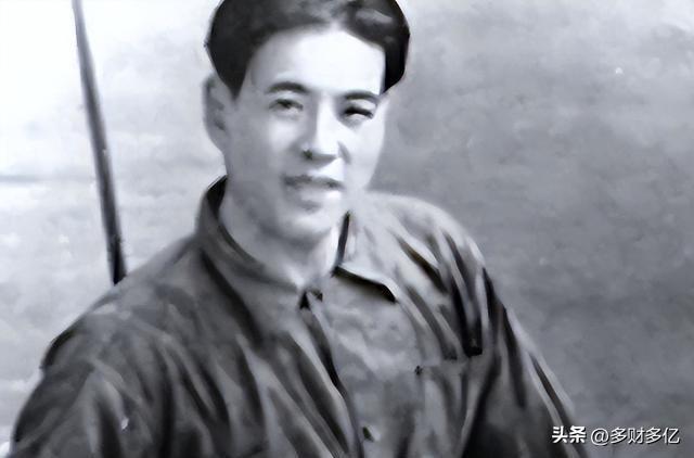 1934年中将公子上海理发被讹500大洋，一通电话叫来军统特务，老板当场认怂
 
