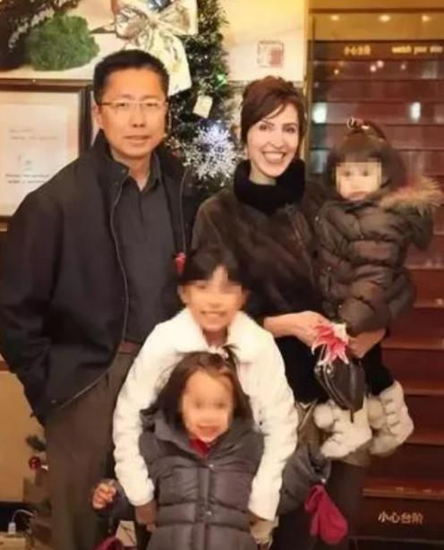  据红星新闻，李阳2021年12月起诉前妻Kim一案，因起诉后无法联系上Kim导
