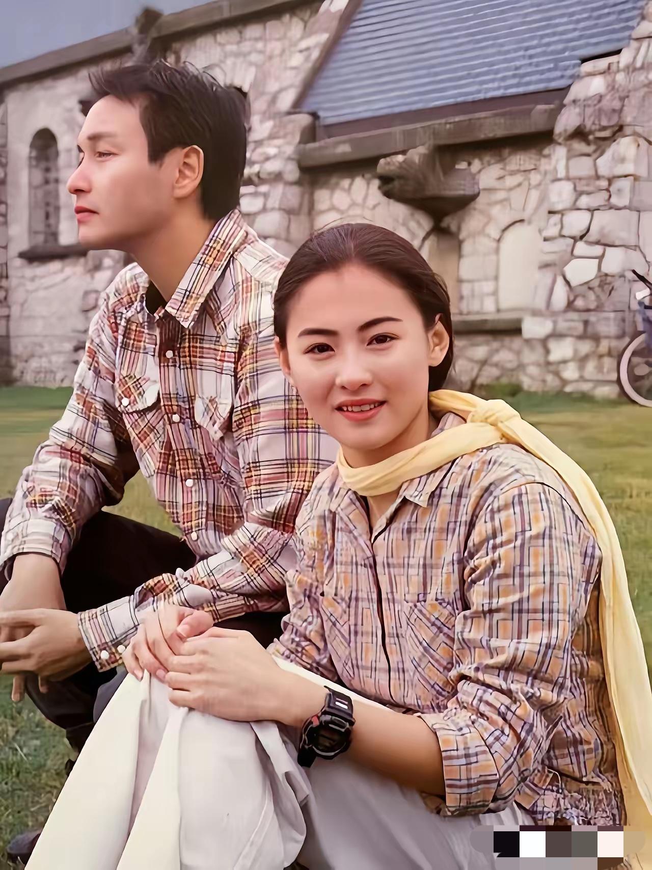 张柏芝年轻时候真漂亮，旁边男生是谁？