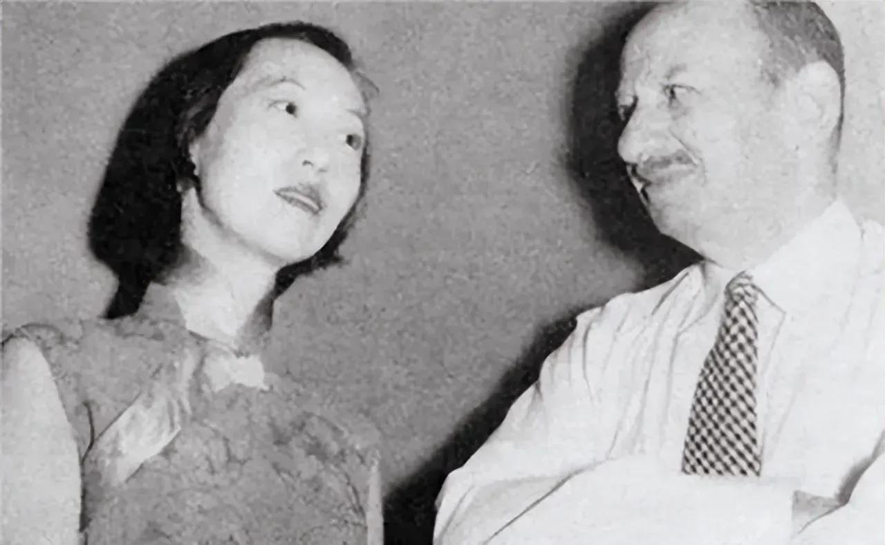 1950年，张爱玲两个月没来“月事”，她对男友说：“亲爱的，我可能是怀孕了。”男