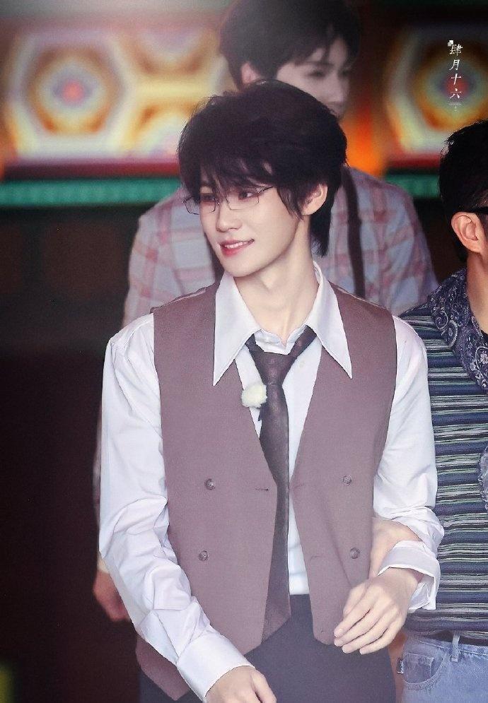 张真源暖心鼓励太戳心了！开思源焦虑失眠犹豫怯场不敢登台，他一句干脆通透的开导直接