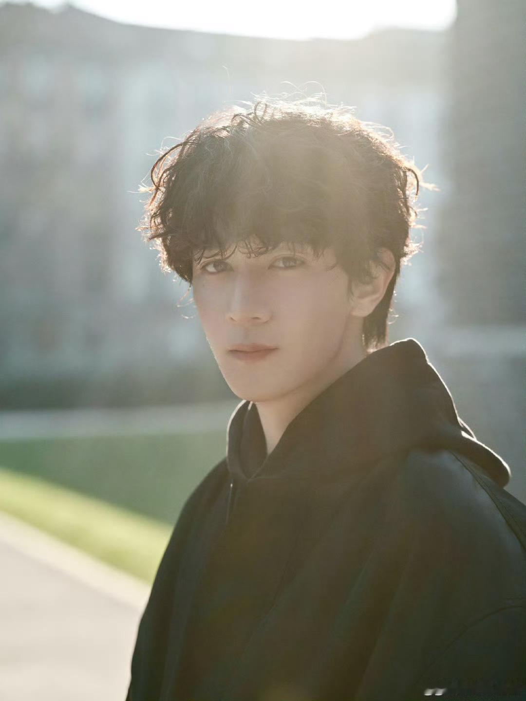 勇敢选择新方向，默默努力打磨演技，踏实又清醒夏之光为了当演员拒掉所有唱跳工作我家