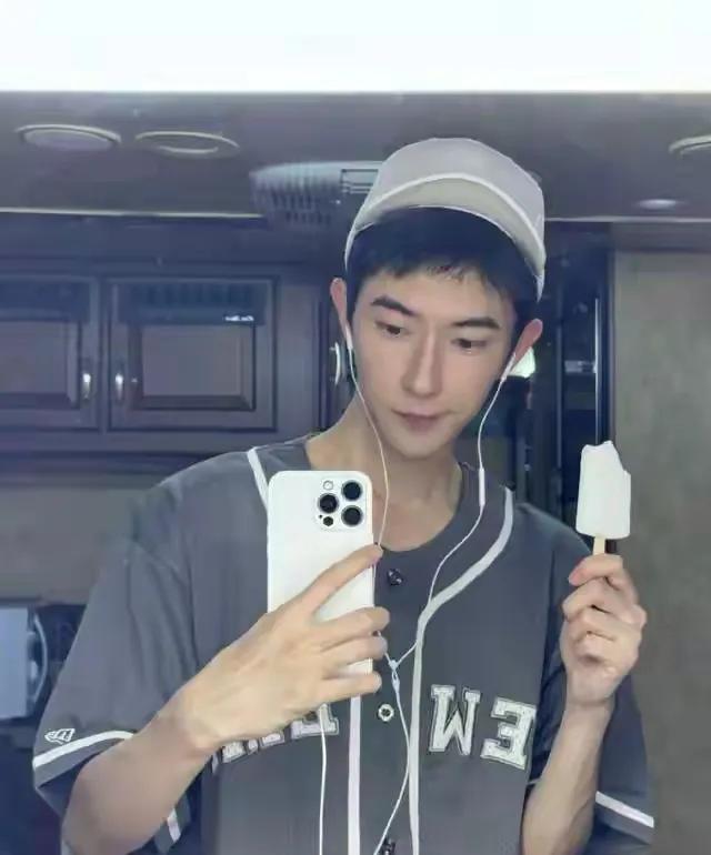9月11日，著名男星于朦胧与某八卦媒体爆料的一起坠楼事件，扯上关系！

爆料之初