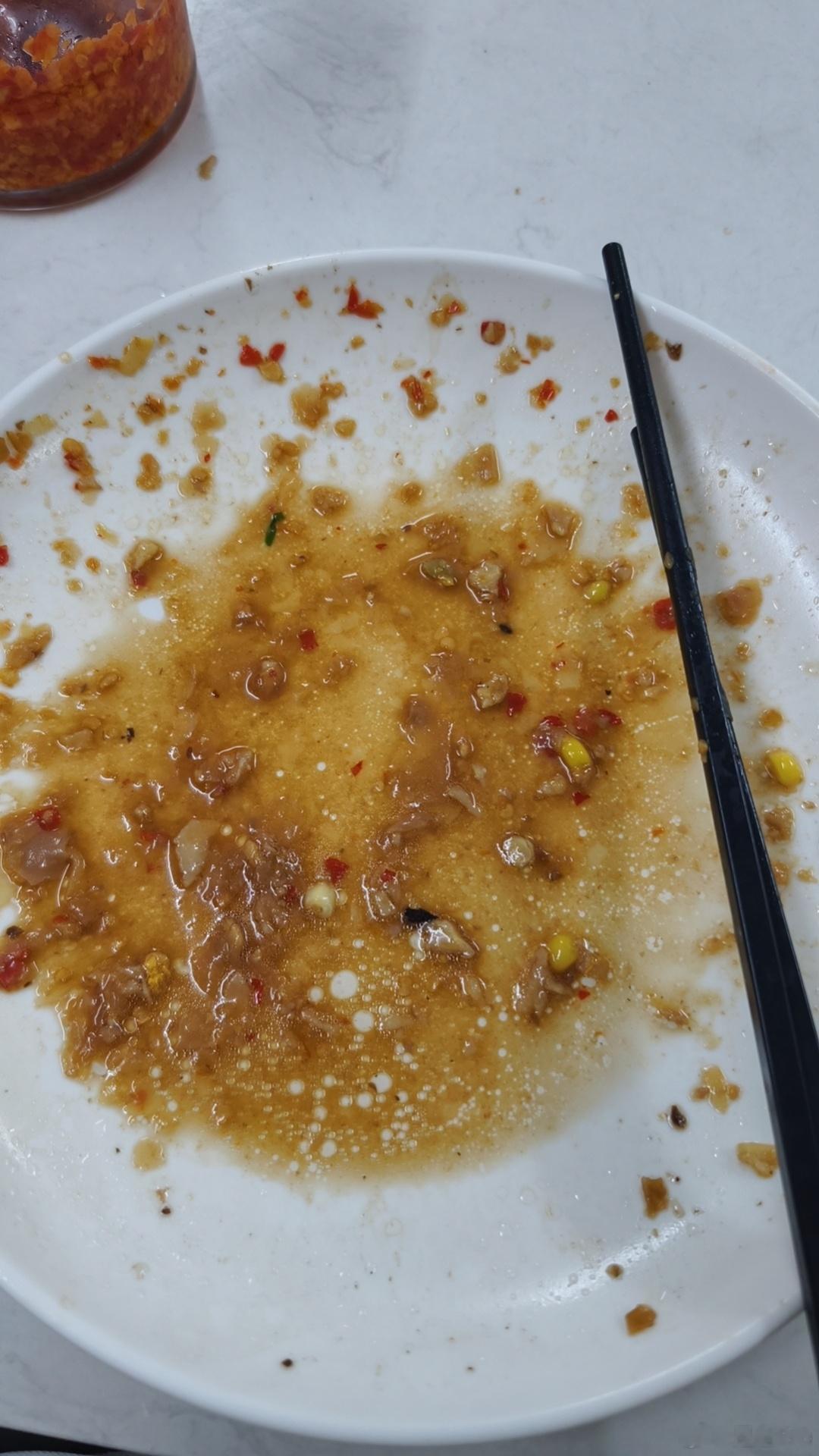 感觉健身越来越能吃了  这么大一份肠粉吃了个精光，重点是每天想着晚上吃啥  这能