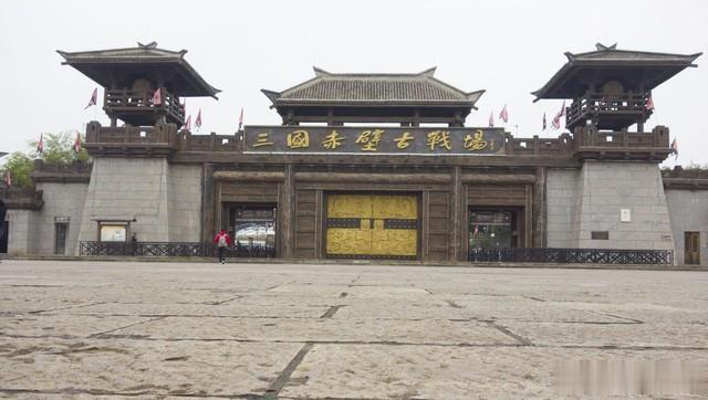 《三国演义》真的是篡改历史吗
《三国演义》是中国古典小说中的经典之作，它与史书《