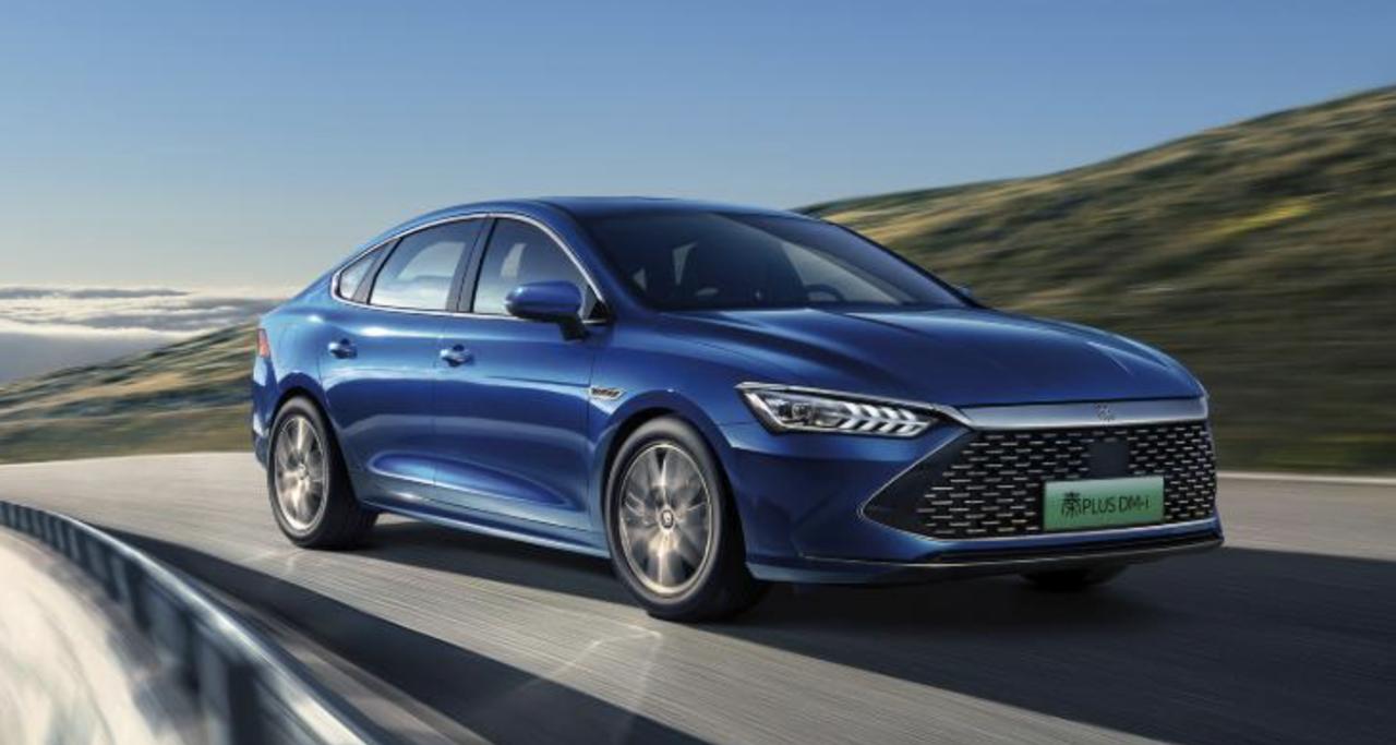 首家万亿市值中国车企！[鼓掌] 
4 月 7 日，比亚迪市值突破1 万亿元，彻底