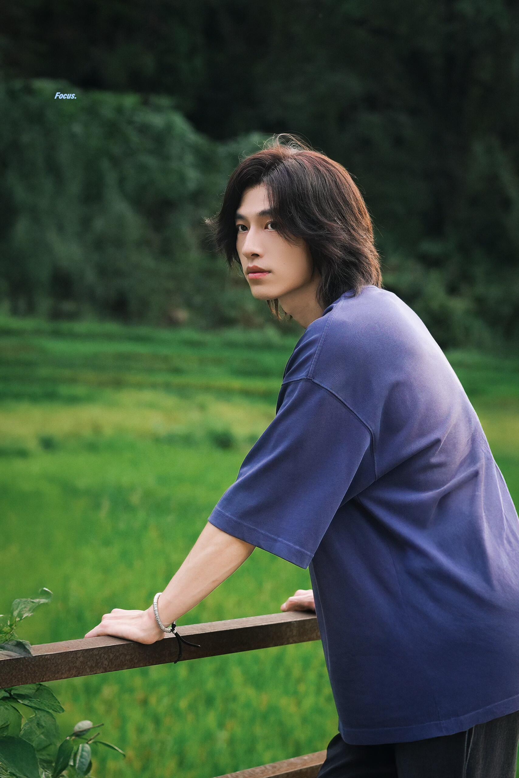 辛云来长发狼尾 辛云来剧里还有长发造型啊，文艺男来的 