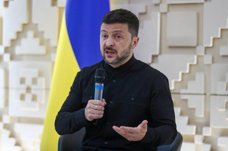 解决乌克兰危机的办法众说纷纭。欧洲开始考虑“土地换和平”，自2022年2月危机升