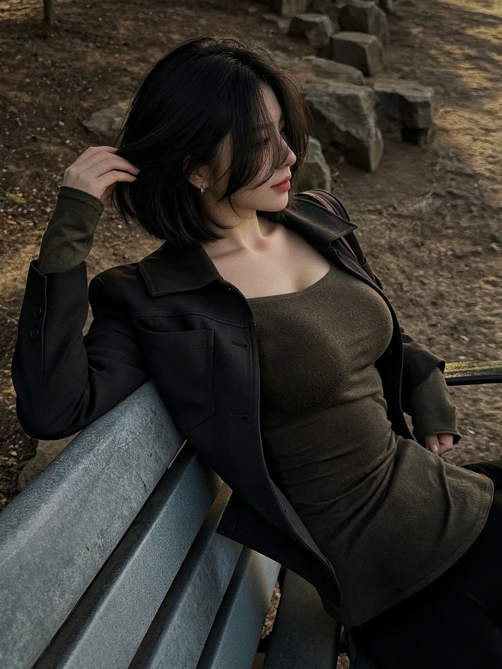 一切的爱恨都，在自寻烦恼。