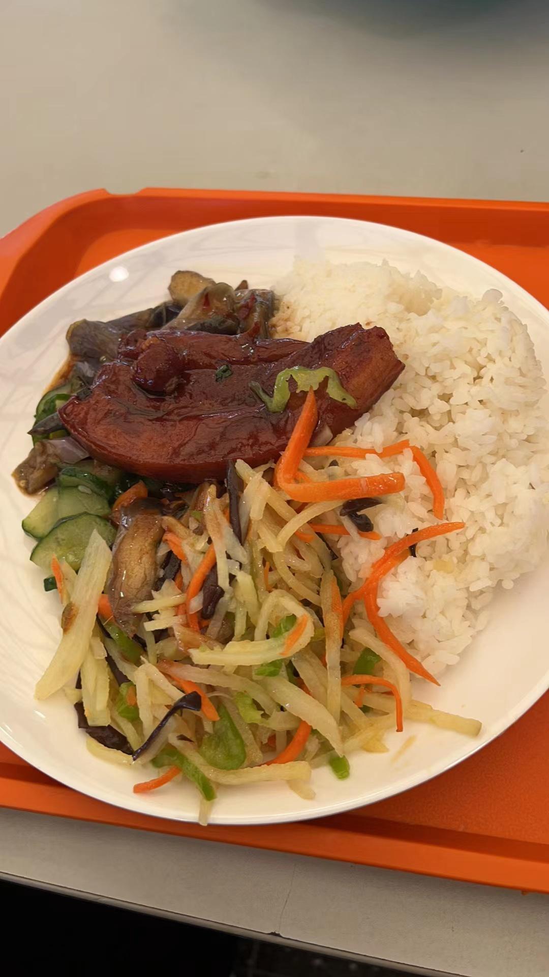 有没有山东的老乡，表妹结婚，你们随礼多少？

我老家山东菏泽，我表妹前两天结婚，