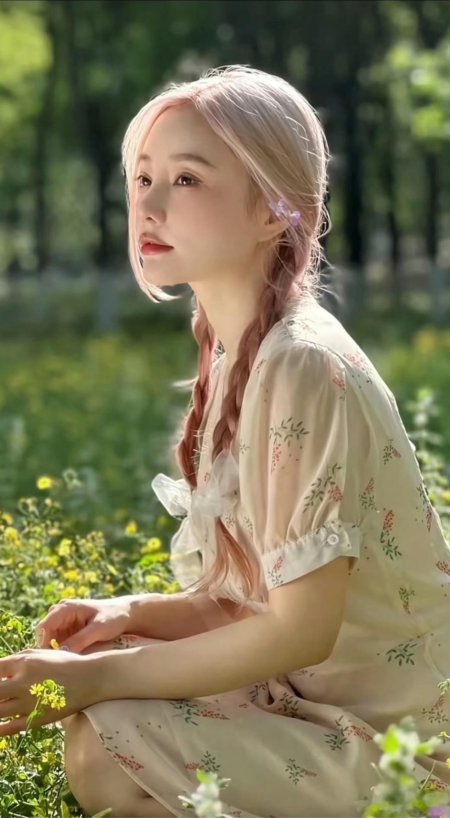 “路上总会有阴影，但抬头总能看得到阳光。”#李小璐私服[超话]##李小璐正能量[