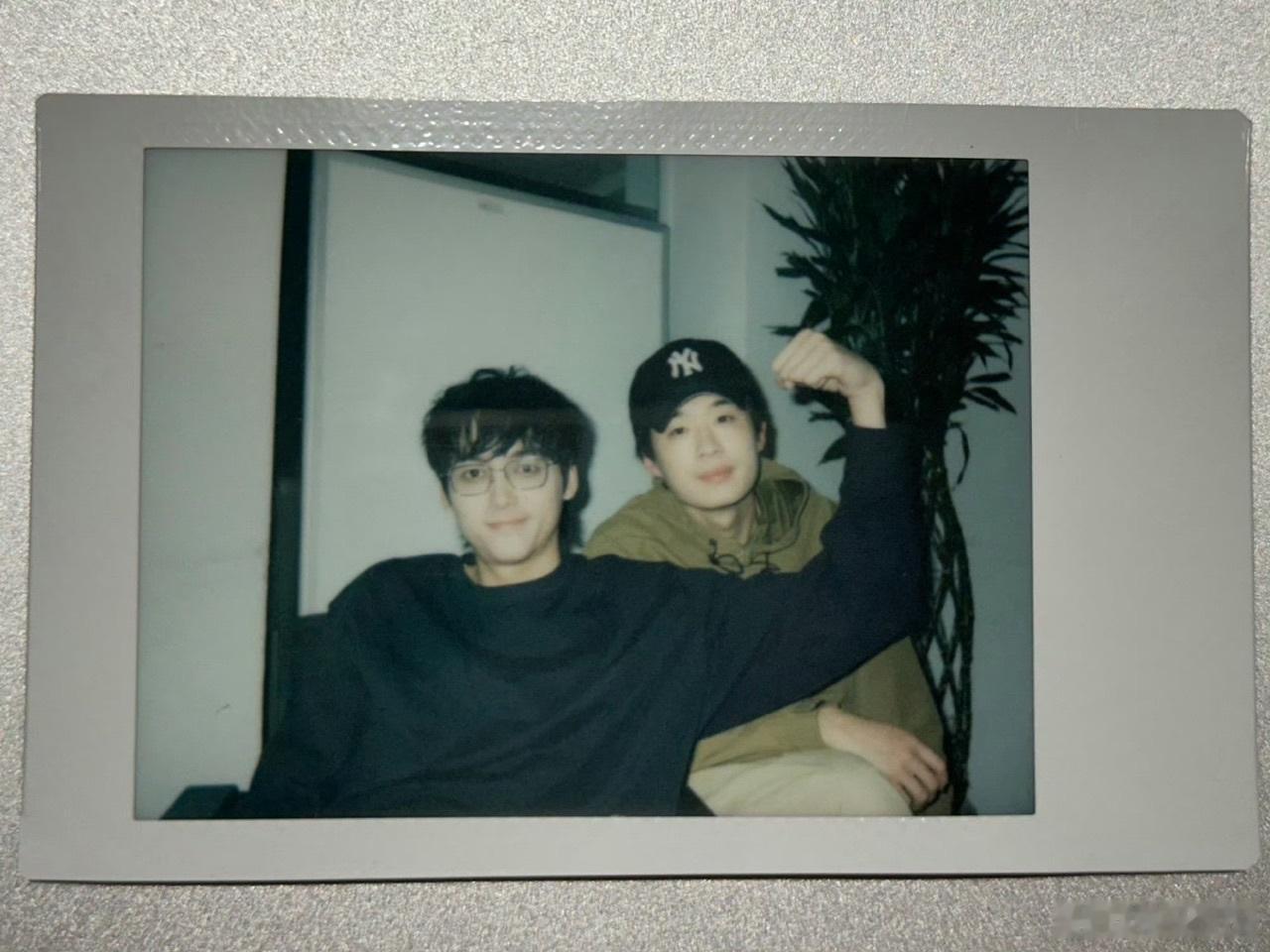 雷淞然说张呈我爱你喜人奇妙夜小力士颁奖台名场面预定！先拉着“分流感谢”，把搭档忘