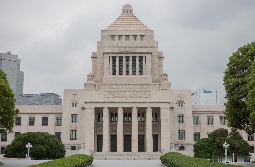 是谁在说谎？日本最大媒体共同社在5月16日发文称，日本频现股债汇三杀，请注意他用