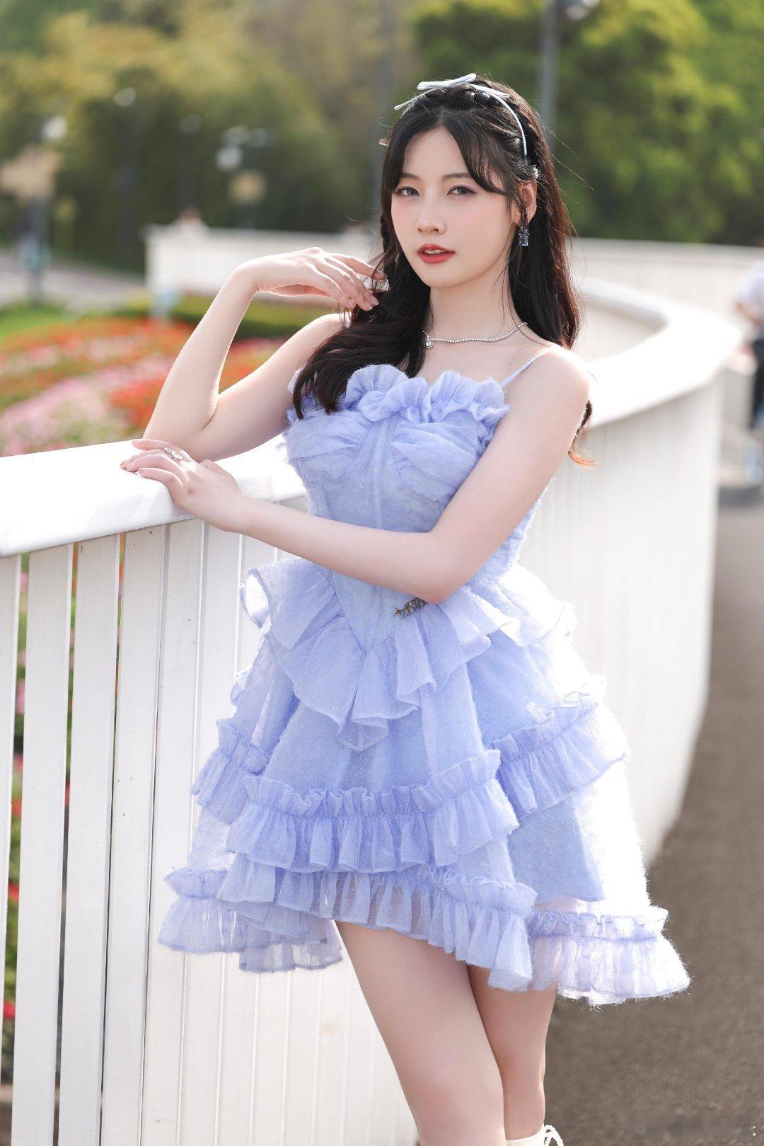 #硬糖少女303##赵粤# 今日份糖妹新鲜物料赵粤直播活动工作室更新定妆照从曝光