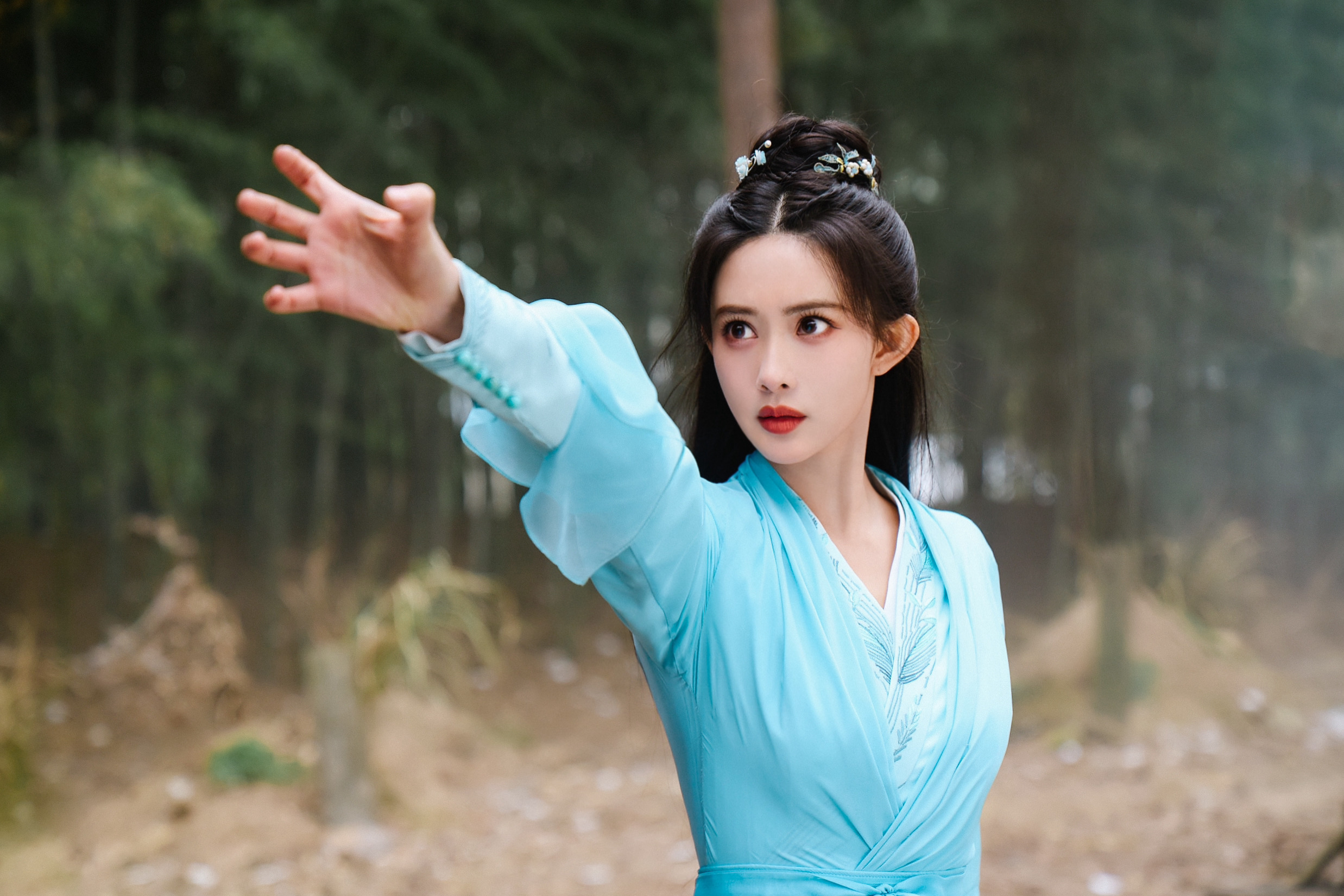 孟子义 《华山论剑之九阴真经》梅超风剧照-蓝衣 花环🌸🌸🌸 ​​​