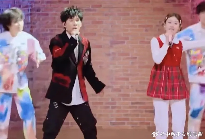 赵露思最近红润了不少啊 