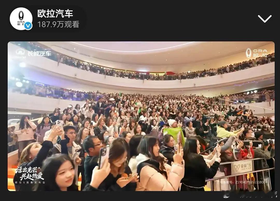 侯明昊今年他真是干啥火啥，干啥都出圈，从央视春晚→米兰时装周→个人生日演唱会→音