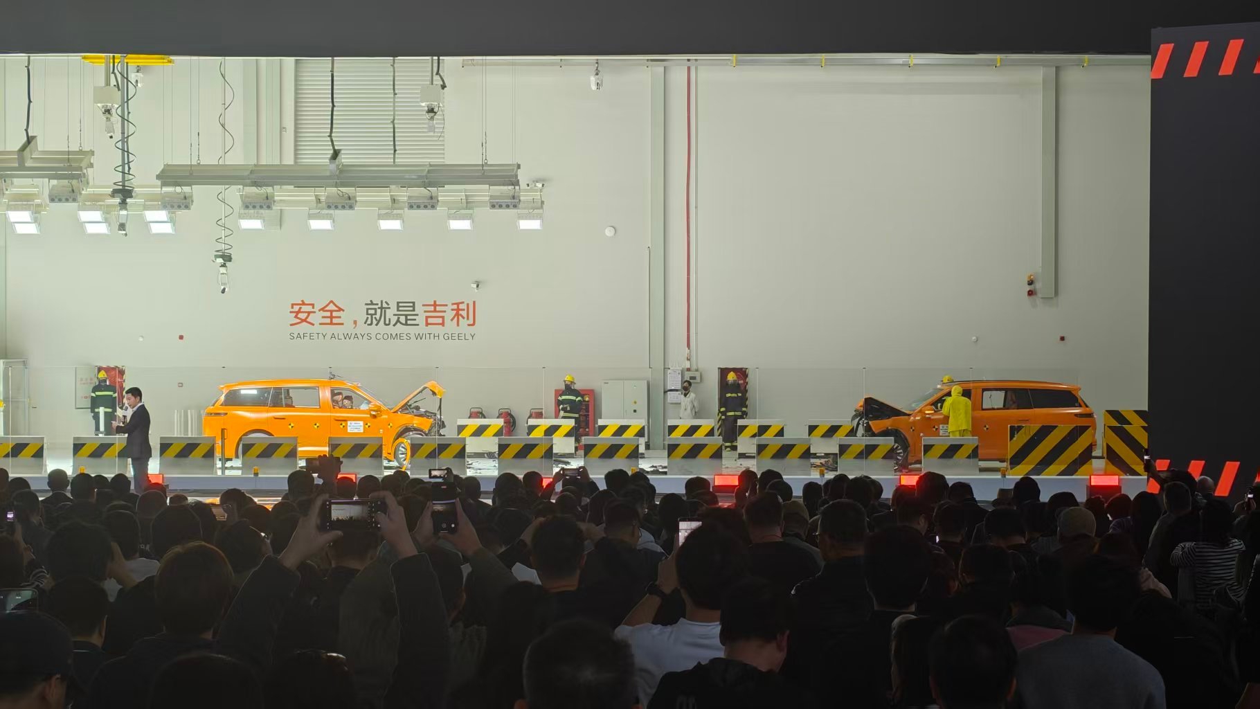 现场直接对撞了两台领克900安全就是吉利