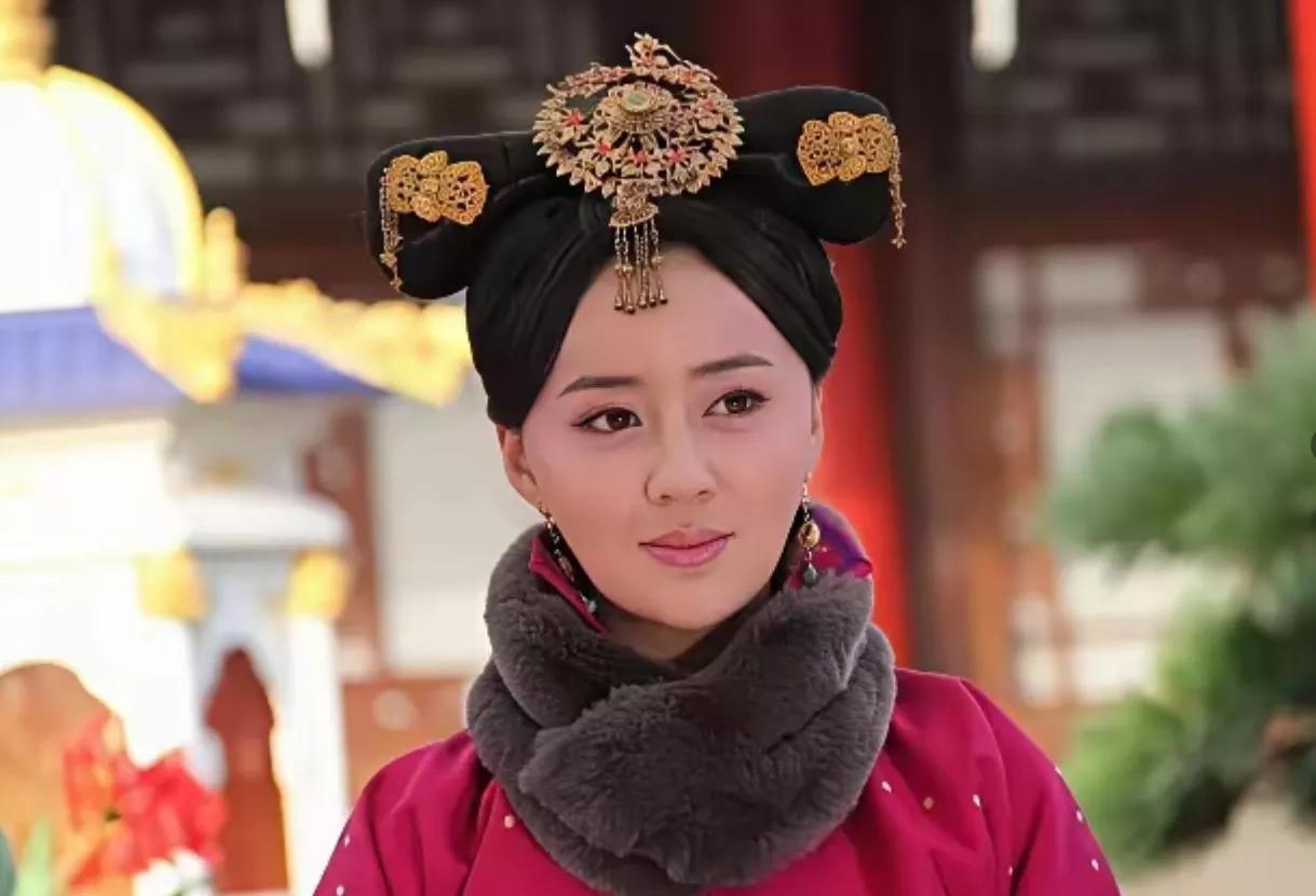 1635年，蒙古太后娜木钟归降后金。皇太极劝代善：“你娶了她吧！”代善嗤之以鼻：