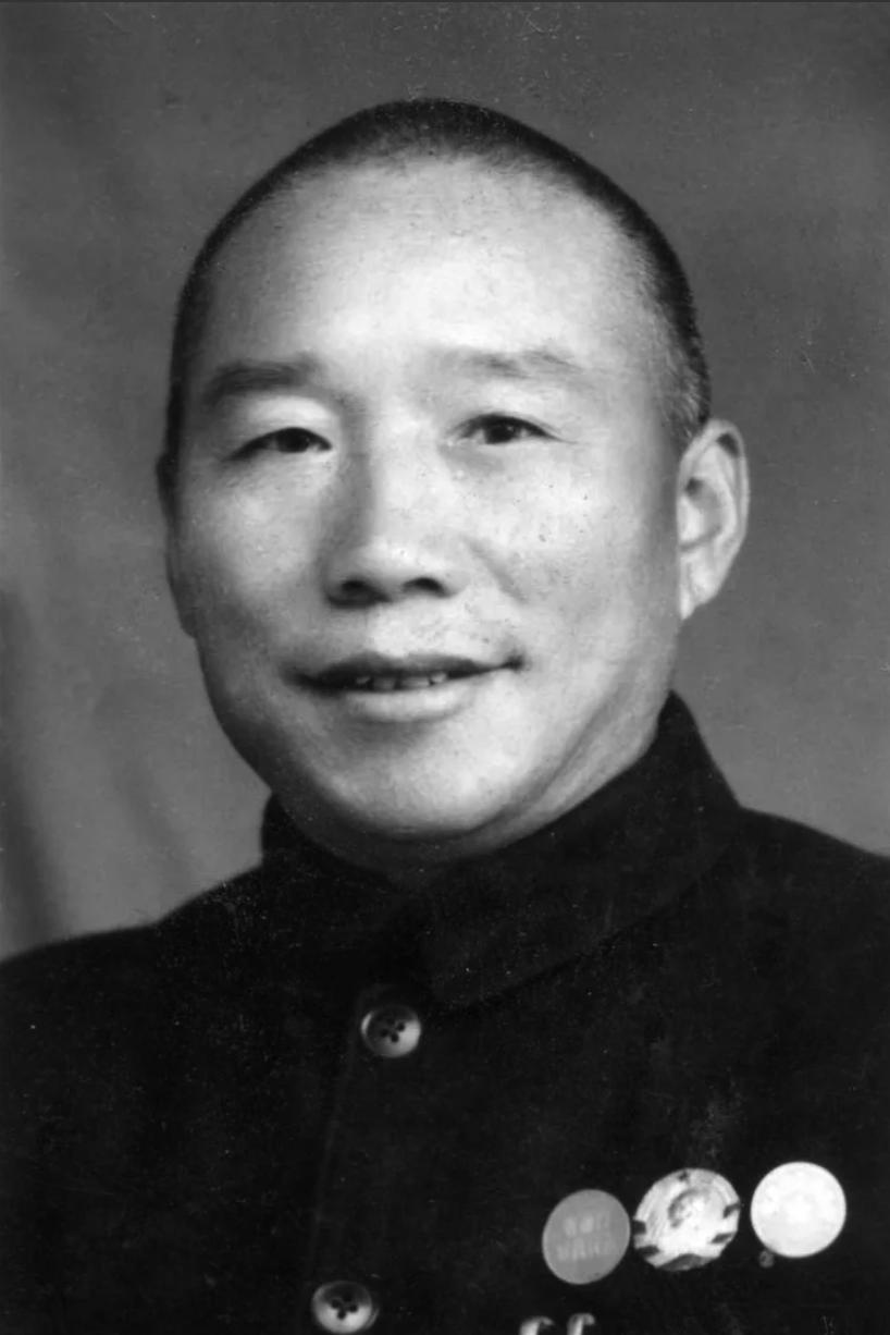 [微风]1948年，解放军抓了个可怜伙夫，看他年纪大，还发路费让回家，谁能想到，