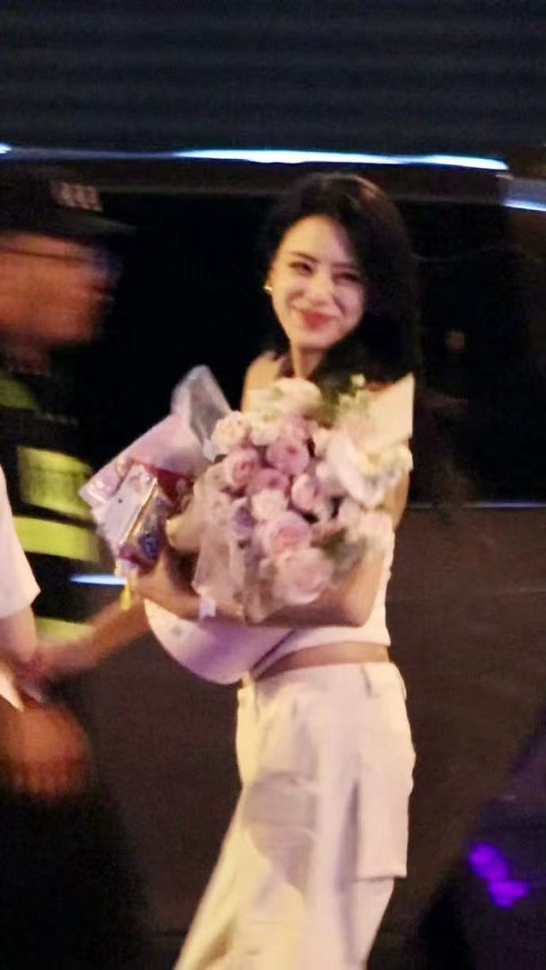 谢娜说江语晨是进步女一江语晨的百老汇造型江语晨完全百老汇女神默默深耕练习实现飞跃