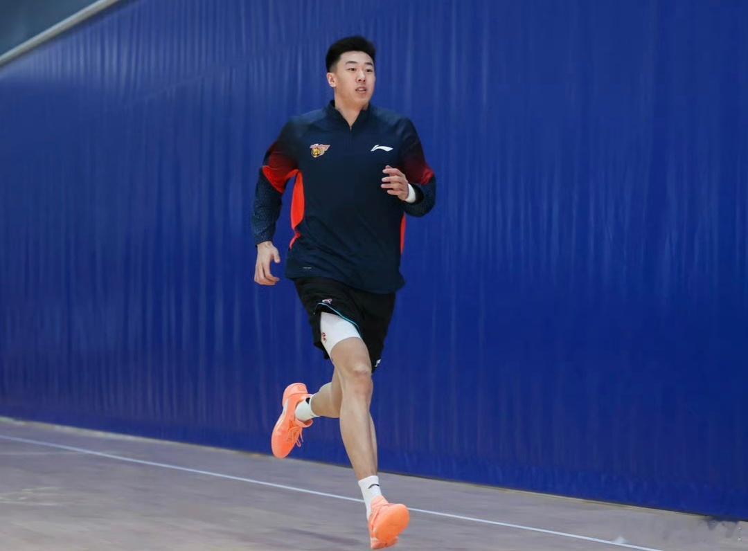 广东男篮全员通过CBA体测王少杰体测成绩优异，获得下赛季免测资格看了下徐昕、沈梓